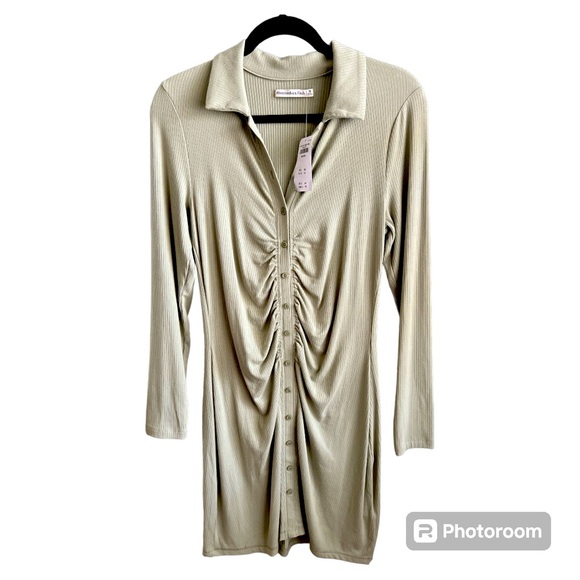 Abercrombie & Fitch Dresses & Skirts - BNWT Abercrombie & Fitch bodycon midi dress size Medium